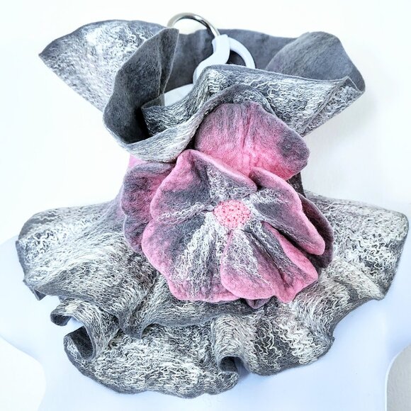 NWOT Handmade Felted Wool Wrap Scarf, Silk-Soft Nuno Felt, Women Neck Warmer - Picture 1 of 13